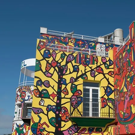 Artmadams Hotel